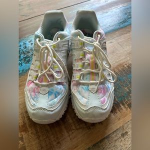 Avia tennis shoes- worn a handful of times